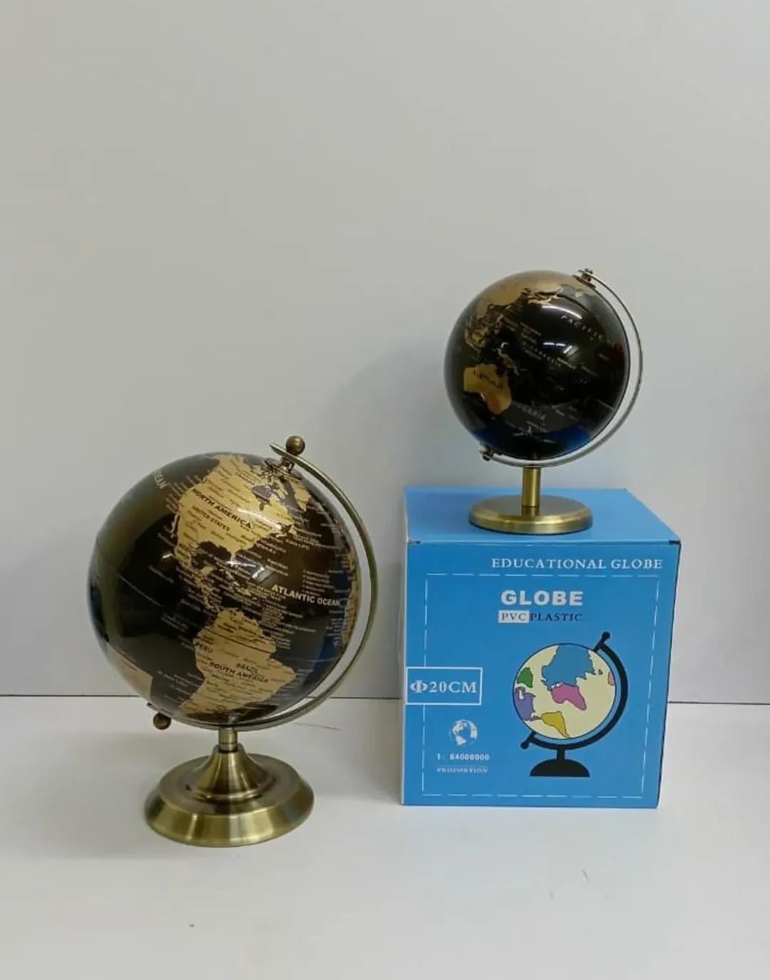 ROTATING GLOBE WORLD MAP