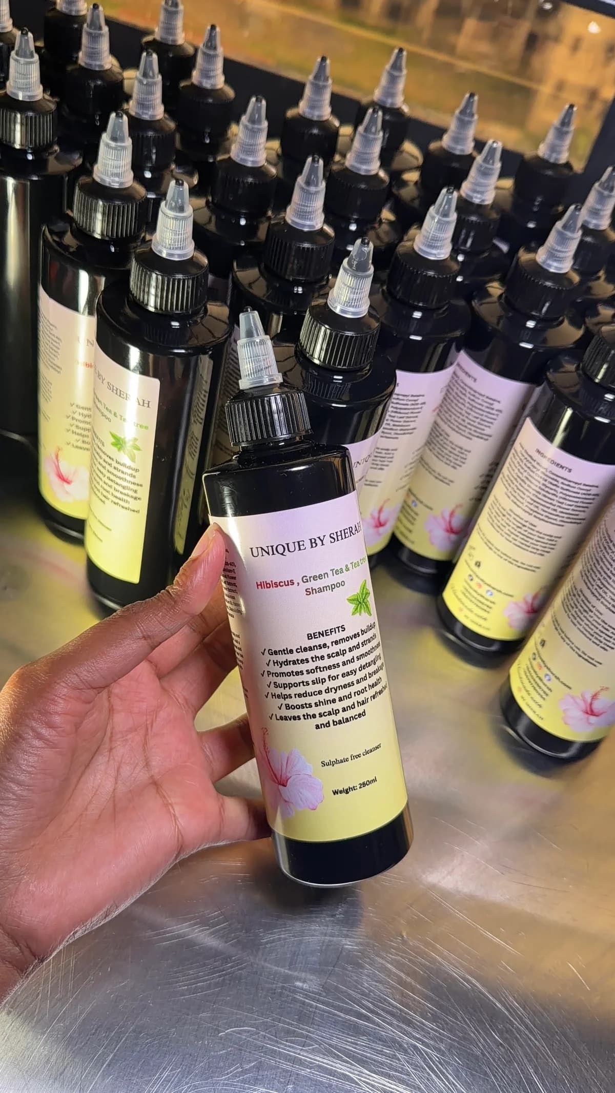 HIBISCUS, GREEN TEA & TEA TREE SHAMPOO