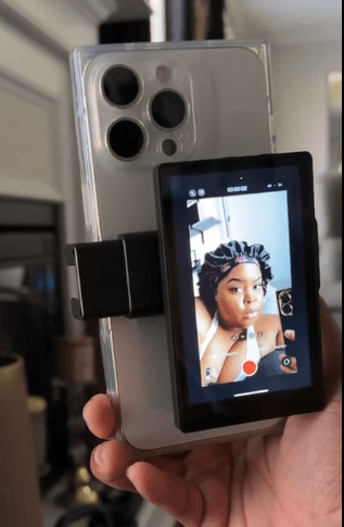 Magnetic Selfie Screen